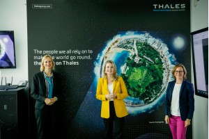 Die Gründerinnen von Thales Women In Network freuen sich über einen spannenden Austausch mit Frauenministerin Susanne RaabFotocredit: Thales