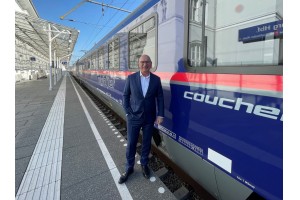 Michele Molinari, CEO und Eigentümer der Molinari Rail Group, bei der Präsentation des Fahrzeugs in Salzburg am 11.10.2021.Bildquelle: Molinari Rail Group